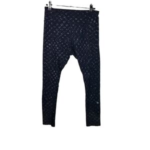 Lululemon tight stuff scalloped cropped leggings